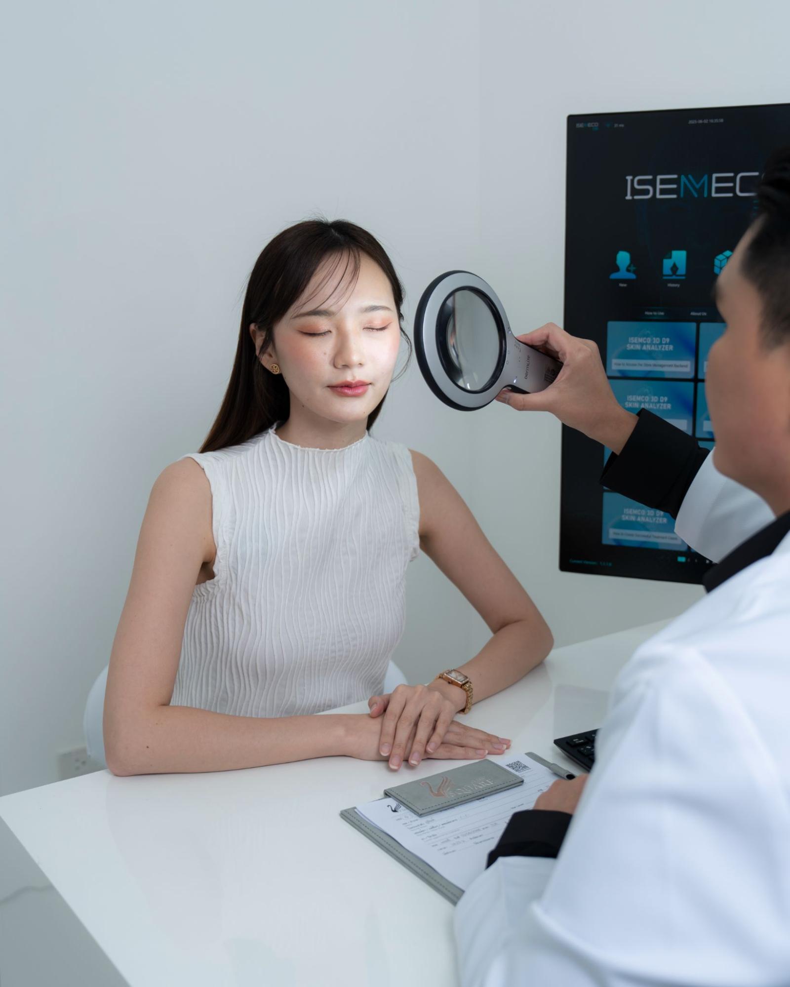 Pico Laser Consult โดย (Dr. Suranart Deesuwan, License ว.46313)
Skin Evaluation at V Square Clinic