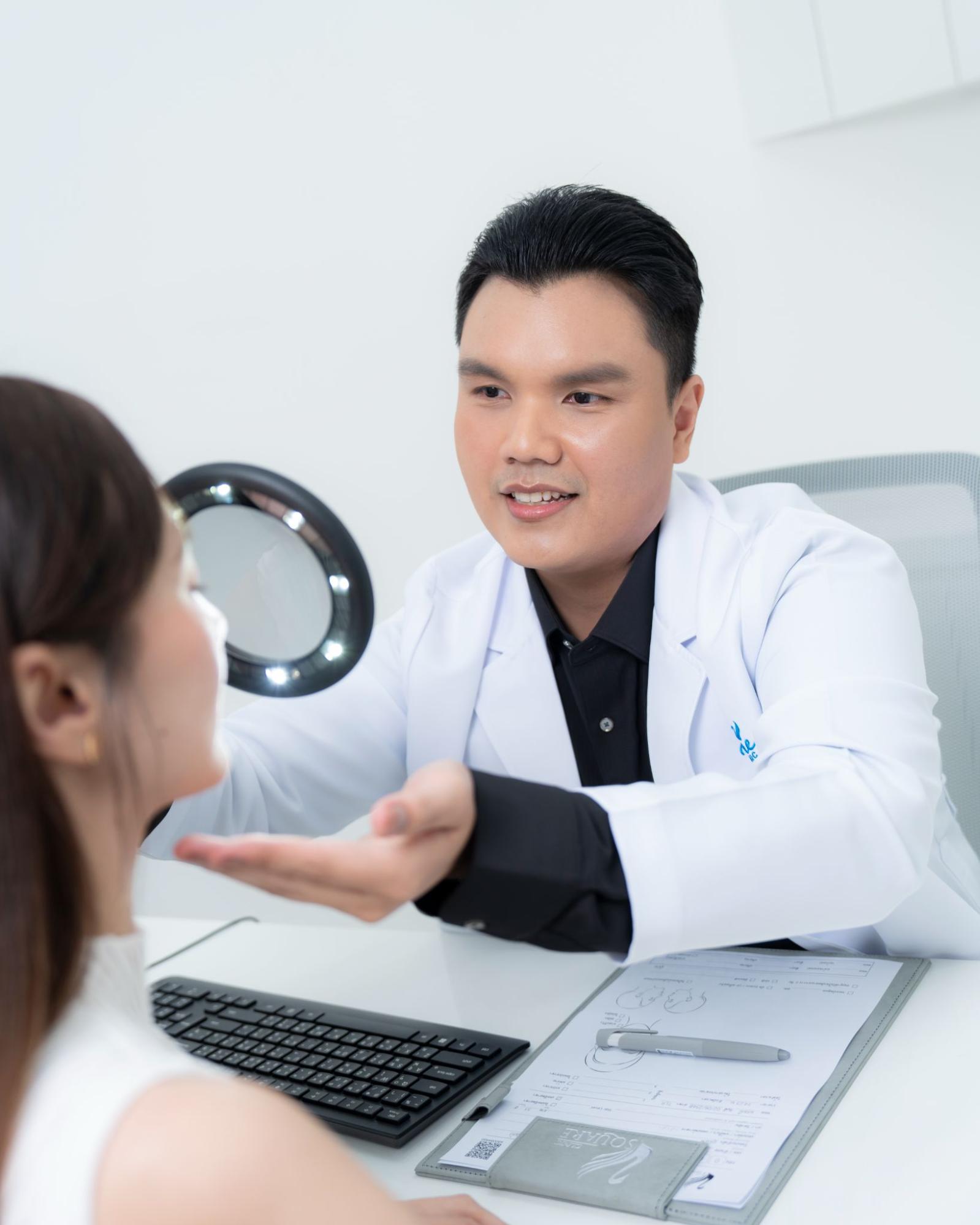 Pico Laser Consult โดย (Dr. Suranart Deesuwan, License ว.46313)
Skin Evaluation at V Square Clinic