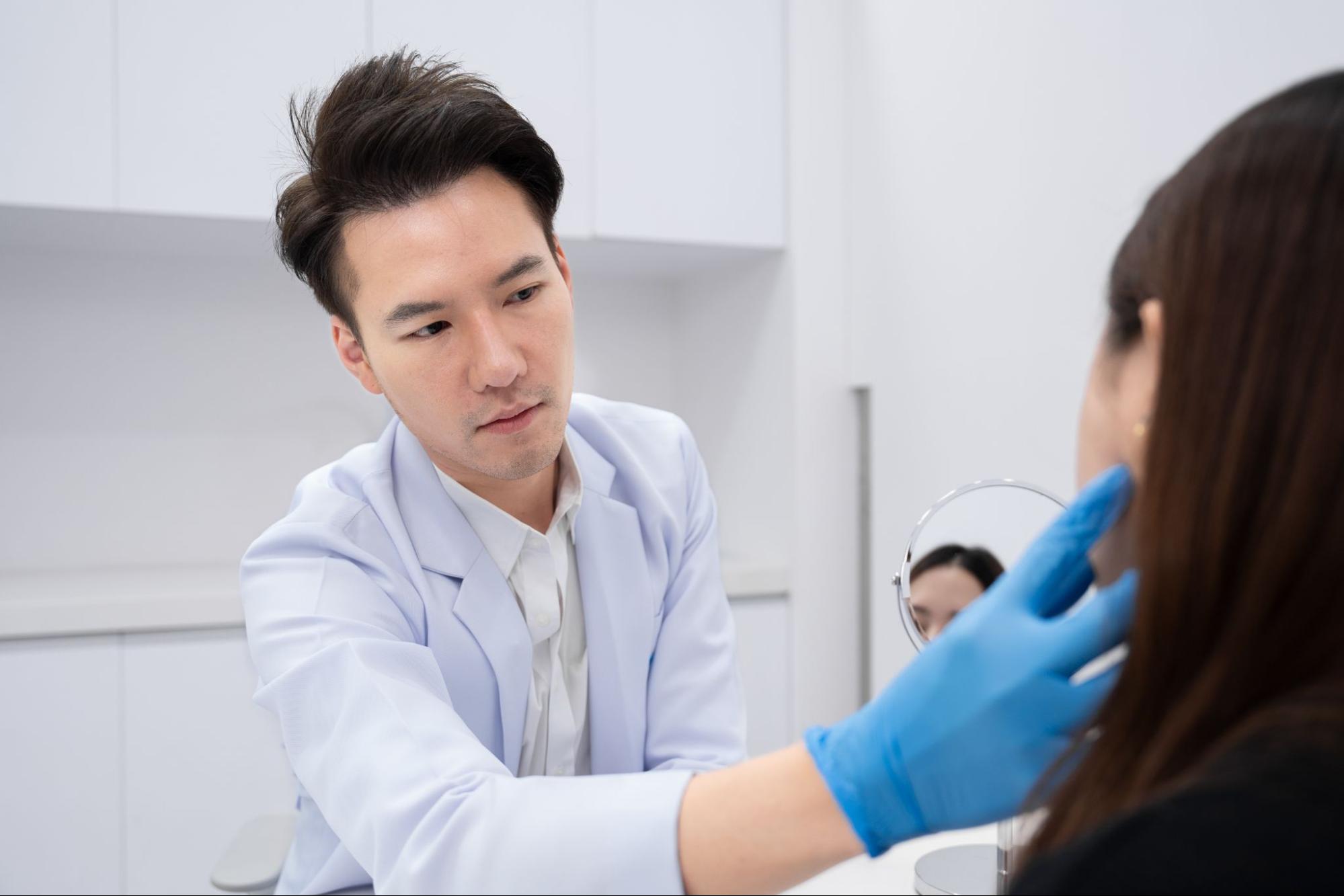 Face assessment Ultraformer MPT by Dr.Thanaphat Jitthai