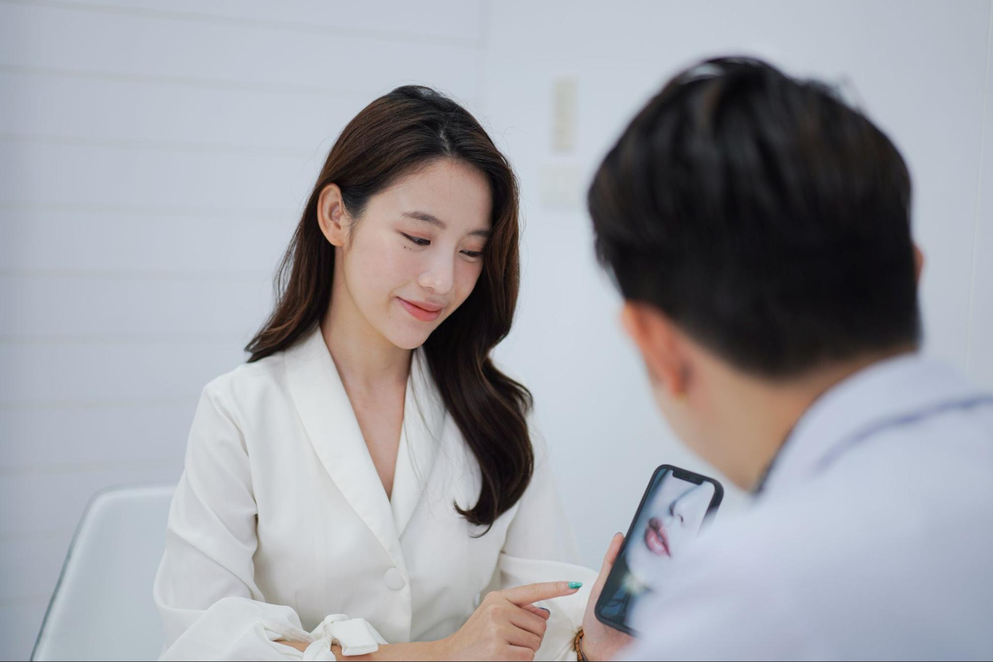 Cupid’s Bow Lip Filler V Square