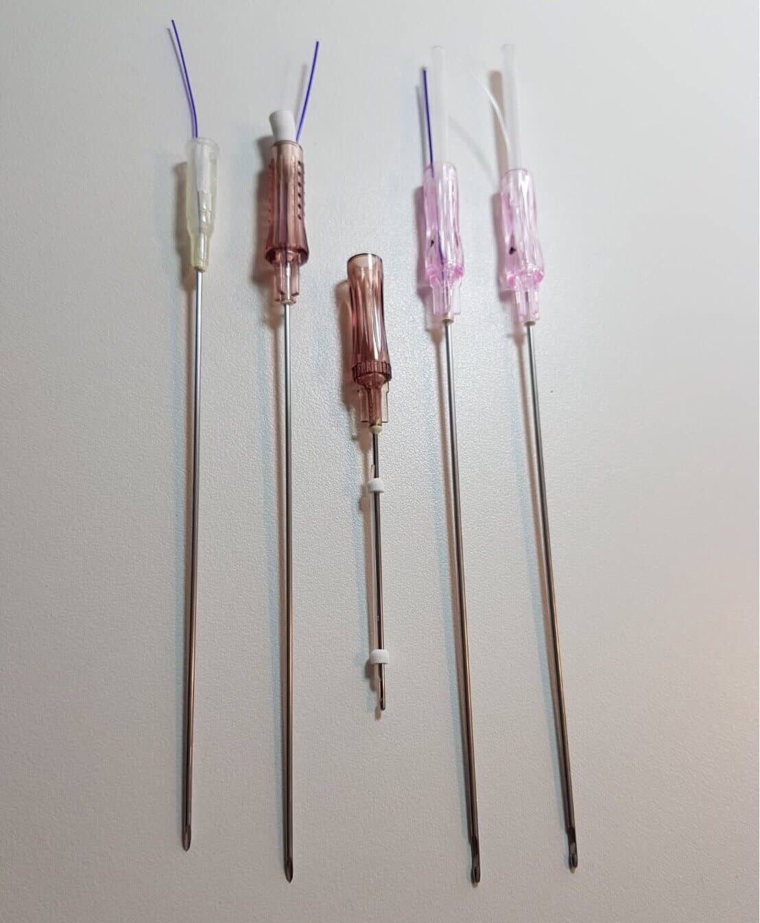 เข็มที่ใช้ร้อยไหมแต่ละชนิด Large barbed threads