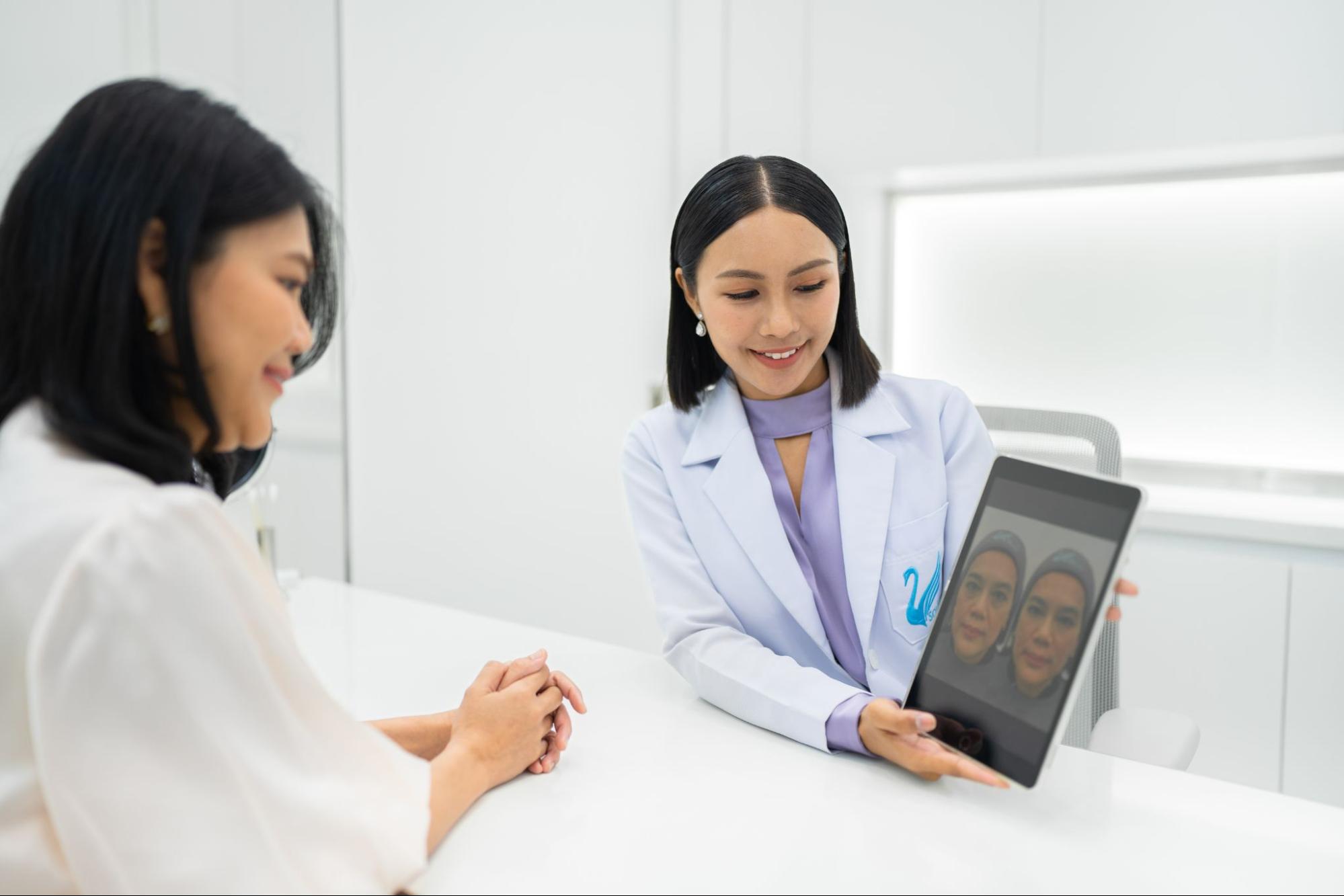 Choose an under eye filler clinic with follow-up appointments by Dr.Apantree Thongkhamwrong