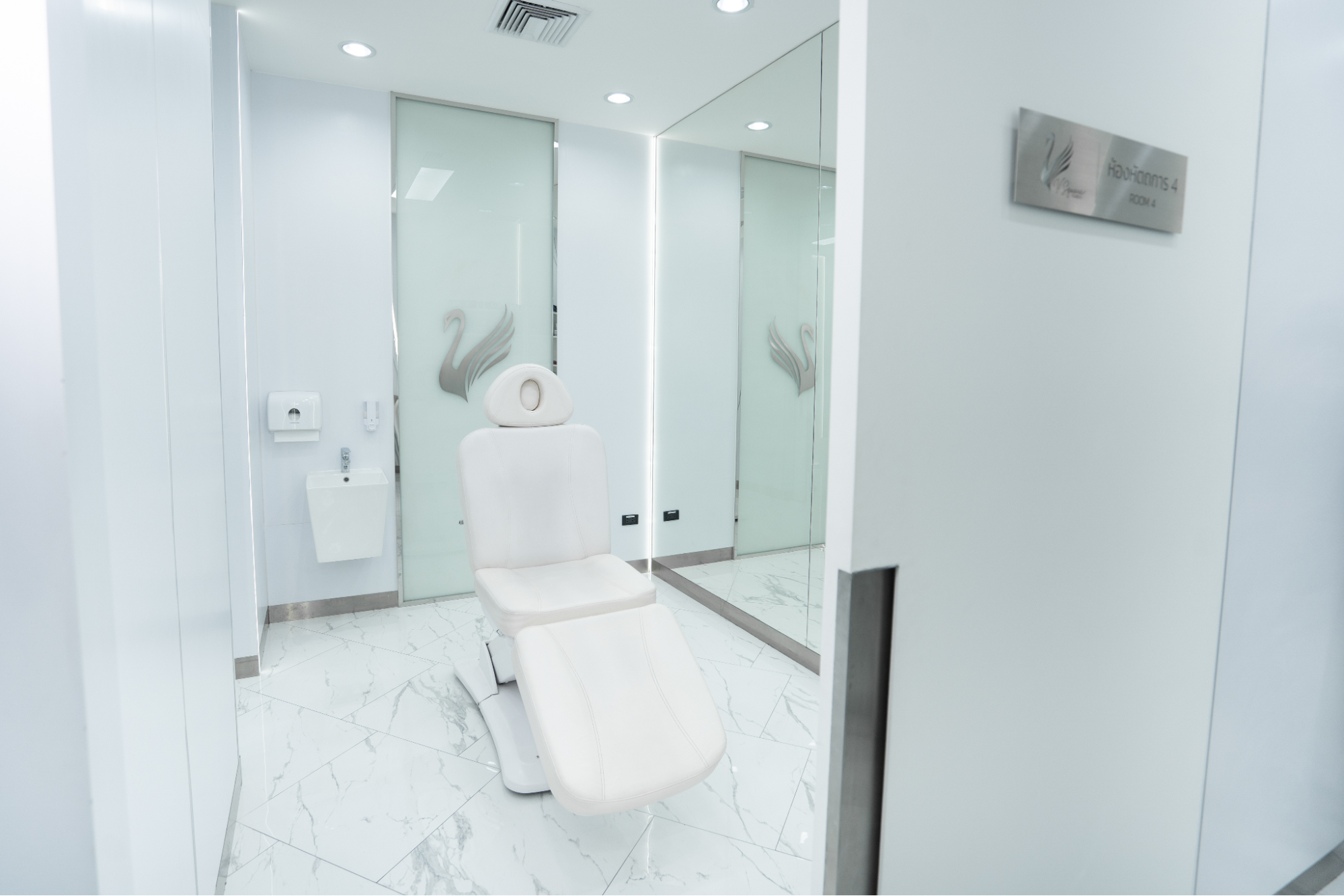 Standard under eye filler clinic